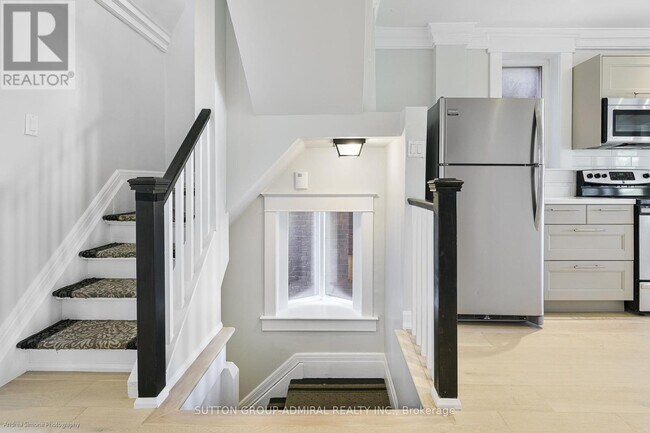 Building Photo - 481 Brock Ave
