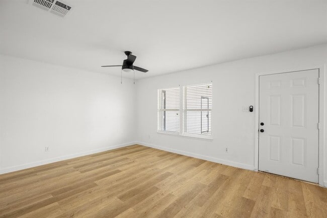 Building Photo - 1317 Mckie Cove