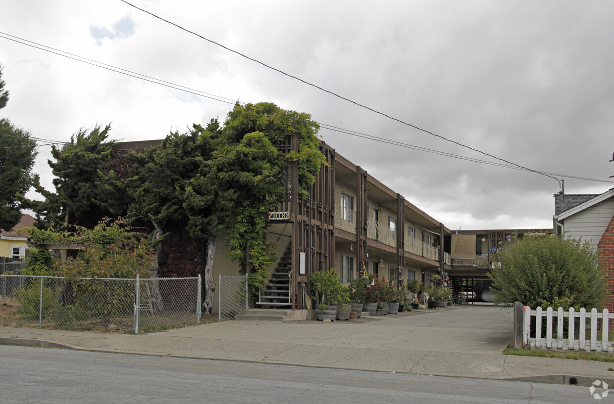 Primary Photo - Wisteria Apartments