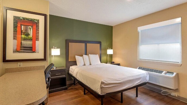 Building Photo - 5830 Westpark Dr