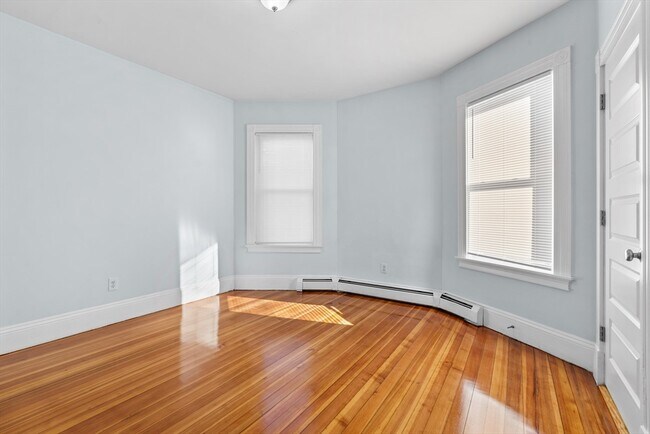 Building Photo - 15 Romsey St