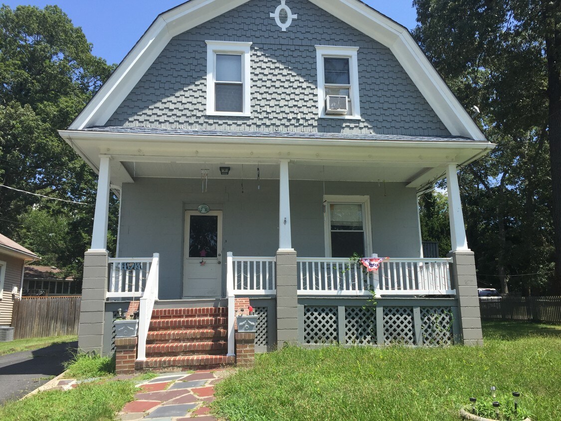130 de Church St Absecon, NJ - 130 W Church St
