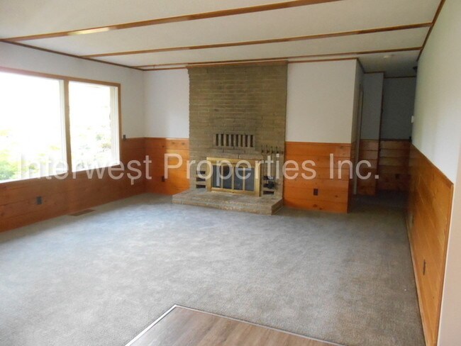 Building Photo - 5302 SE Logus Rd