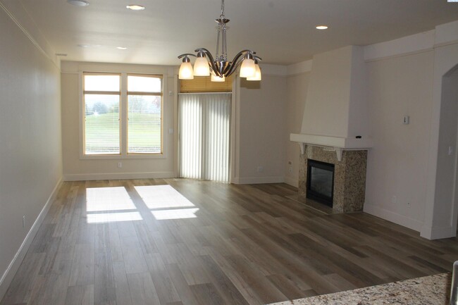 Building Photo - 445 Columbia Point Dr