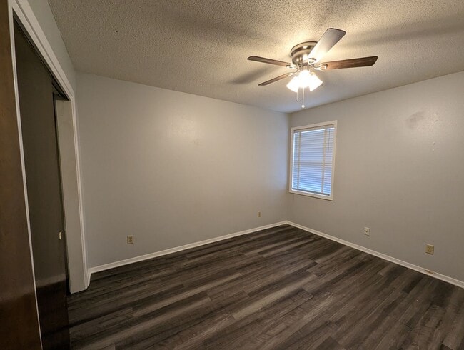 Building Photo - 1 Bedroom/1 Bathroom Apartment in Batesville