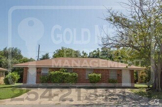 Building Photo - 806 Pecan Cir