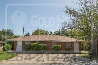 Building Photo - 806 Pecan Cir