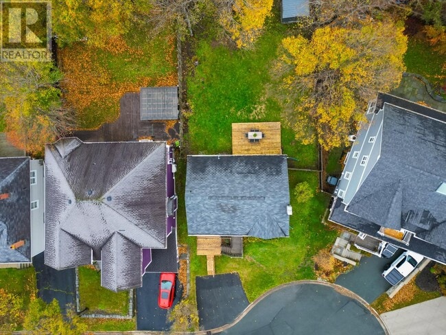 Building Photo - 15 Larch Pl