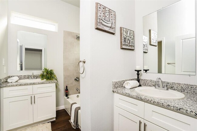 Foto del edificio - 4927 Dalhart Dr