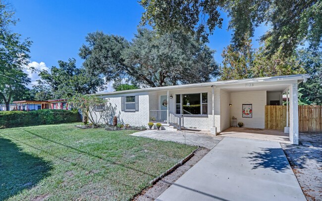 Building Photo - 7124 Hielo Dr