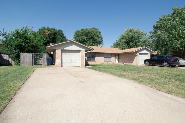 Building Photo - * * * BRAND NEW FLOORING THROUGHOUT!!! * *...