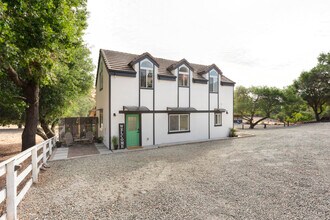 Building Photo - 4686 Green Valley Ln