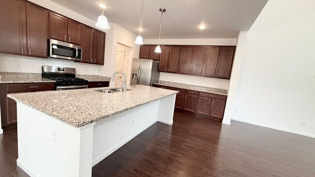 Foto del edificio - Stunning 3 Bedroom Townhome in Monument