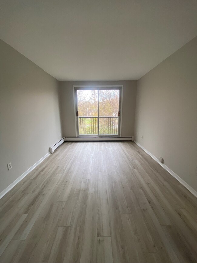 Building Photo - 11 Garshan Rd