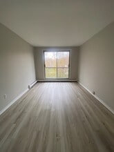 Building Photo - 11 Garshan Rd