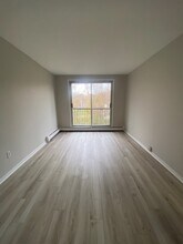 Building Photo - 11 Garshan Rd