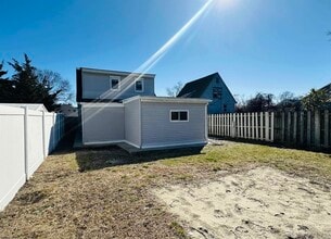 Building Photo - 909 Faue