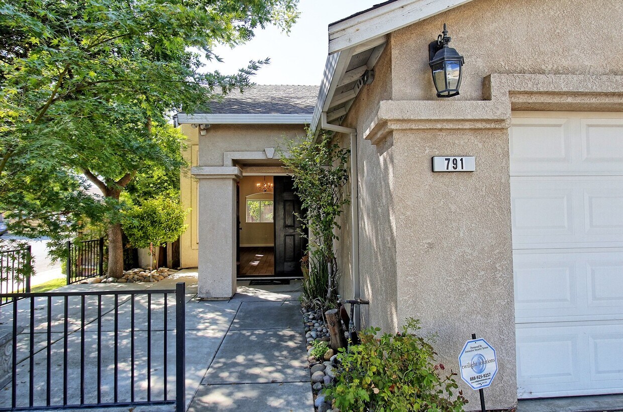 Primary Photo - Available Now. Wonderful single story 3BR/...