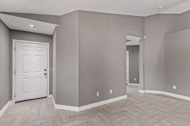 Foto del edificio - Stunning 4-Bedroom Home with Designer Fini...