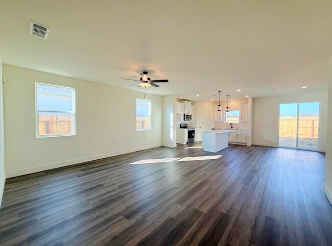 Building Photo - 654 Stephanie Dr