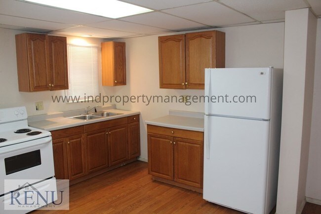Building Photo - 3 Bedroom East Side Duplex