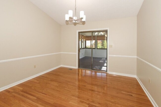Foto del edificio - Walk from this Charming Home To The Carmel Arts District!