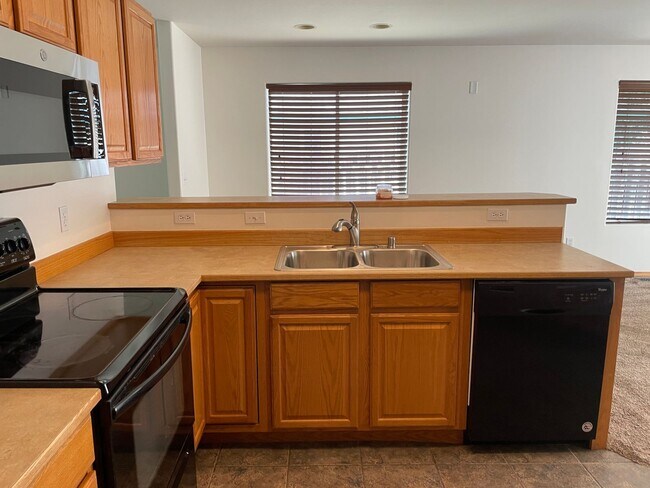 Foto del edificio - 1703 Fairway Dr NE