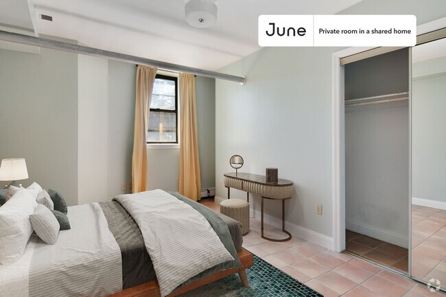 Building Photo - Private bedroom in 5 bed/3 bath Home