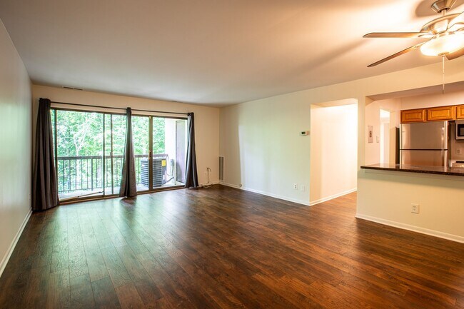 Building Photo - Welcoming 2 BR/2 BA Condo in Greater Upper...