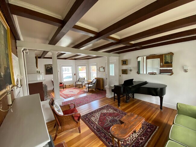 Building Photo - 9 Woodbury St