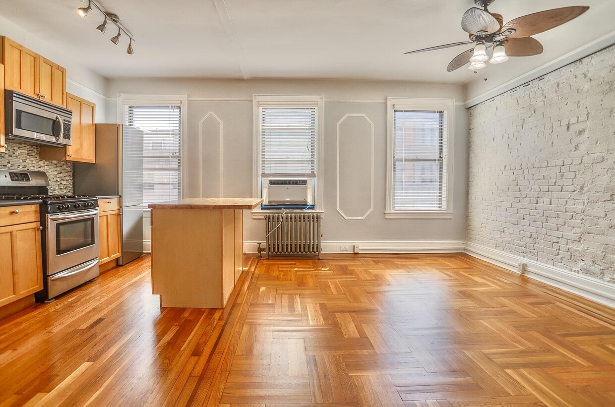 Primary Photo - 202 Park Ave