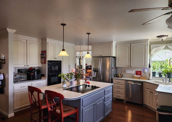 Foto del edificio - 848 Granada Ln