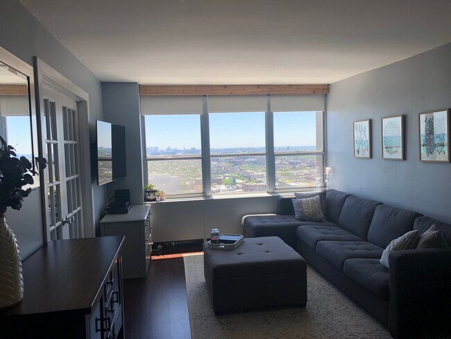 Foto del edificio - 655 W Irving Park Rd