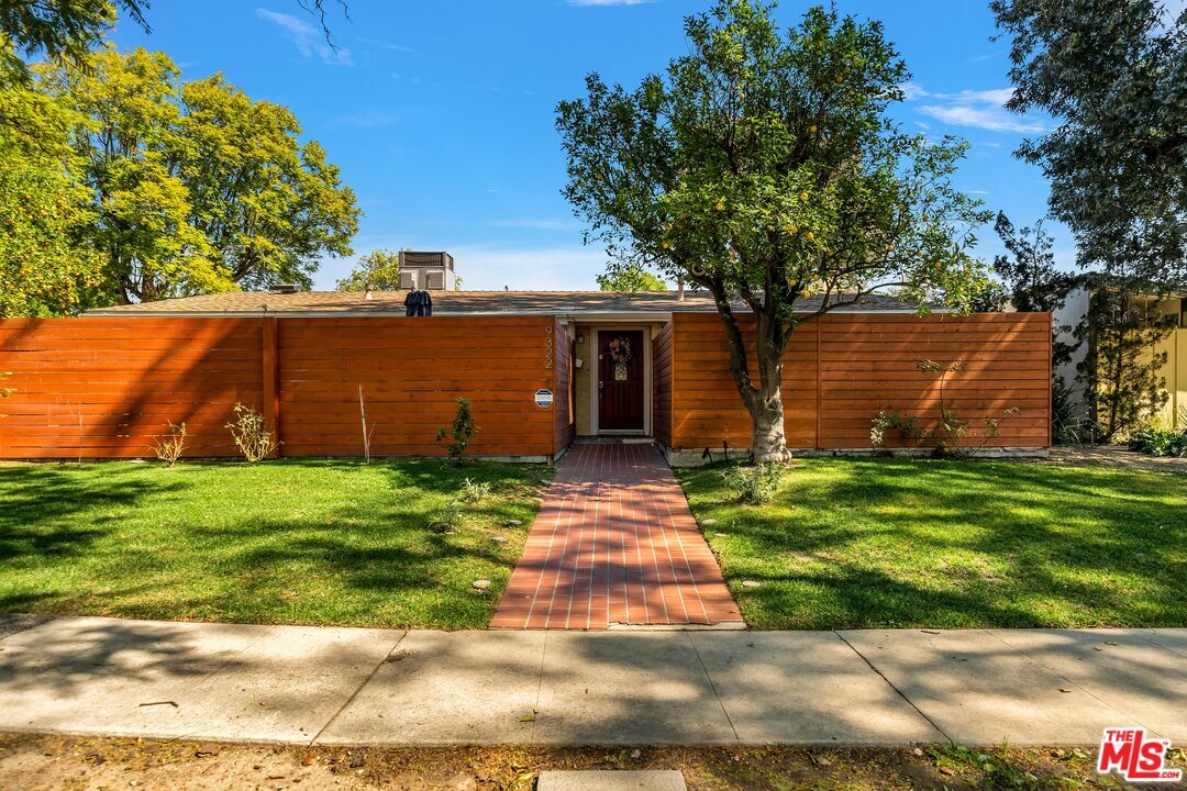 Primary Photo - 9322 Sophia Ave