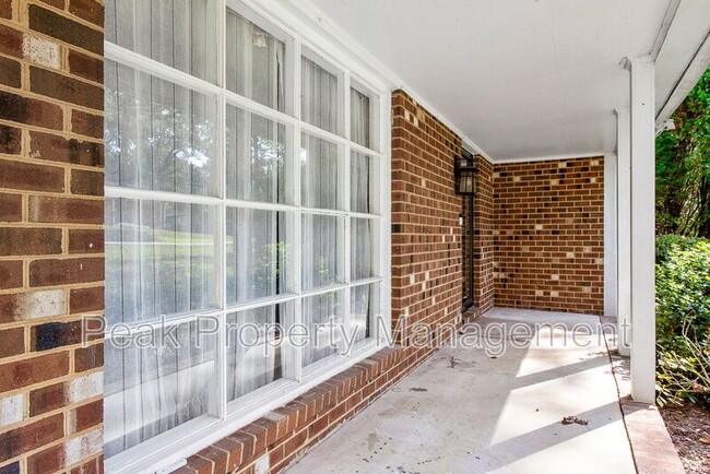 Building Photo - 2353 Shoreham Dr