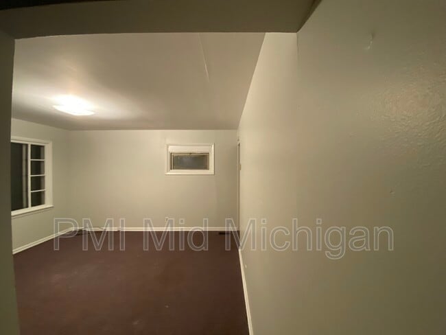 Building Photo - 253 E Austin Ave