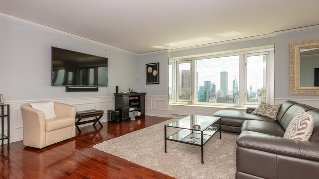 Foto del edificio - 132 E Delaware Pl