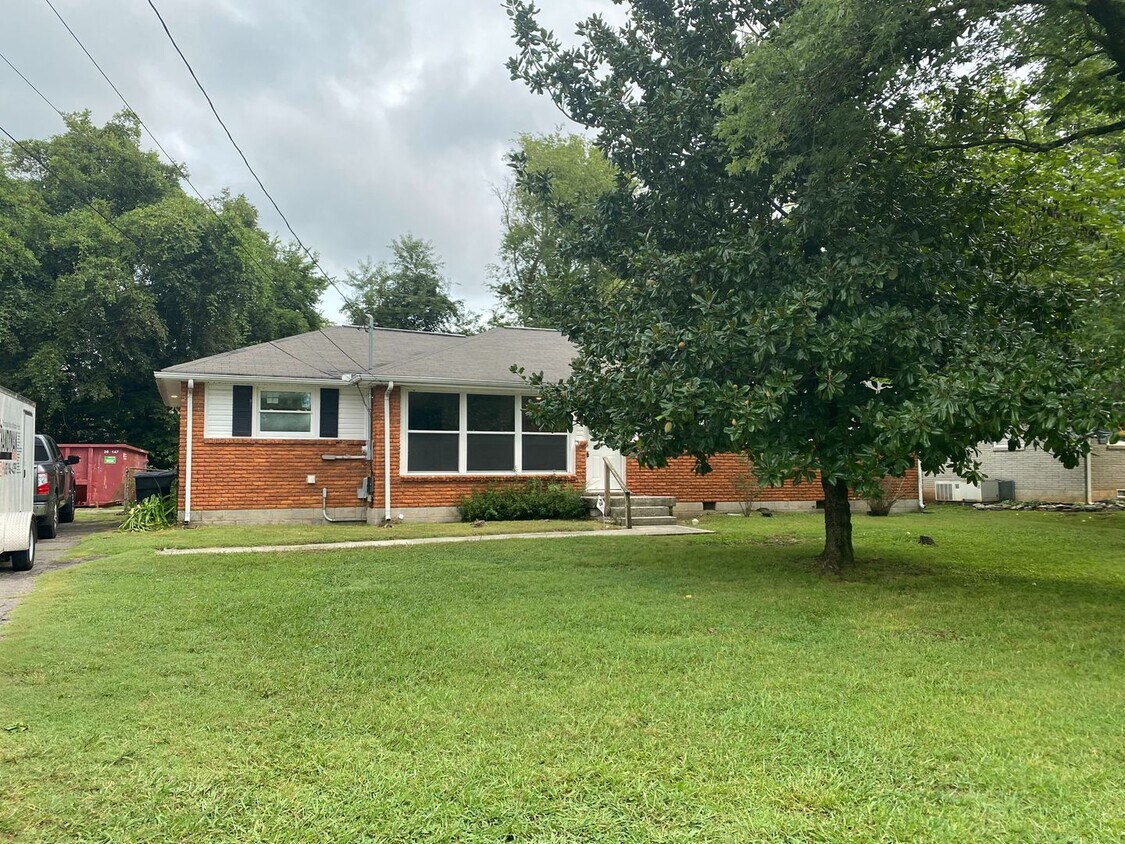 Primary Photo - Awesome 4 or 5 Bedroom with 1.5 bath