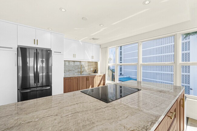 Foto del edificio - 9100 W Bay Harbor Dr