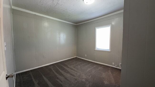 Building Photo - 1521 E Kirby Ave