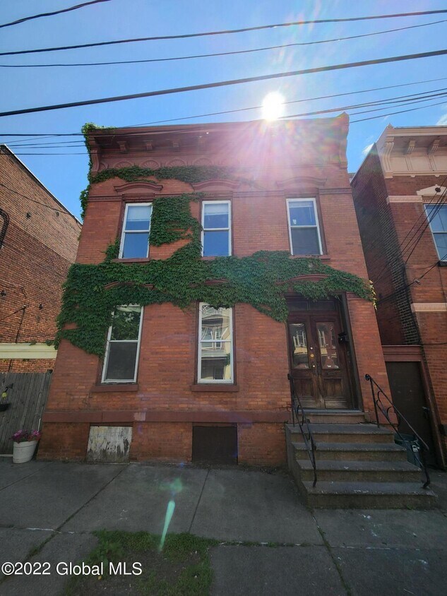 384 8th St Unit 2, Troy, NY 12180 Apartment for Rent in Troy, NY