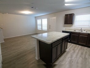 Building Photo - 915 Imperial Bend Dr