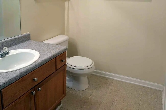 Building Photo - 320 S Jackson St