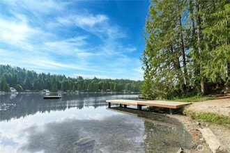 Building Photo - 3012 E Ames Lake Dr NE
