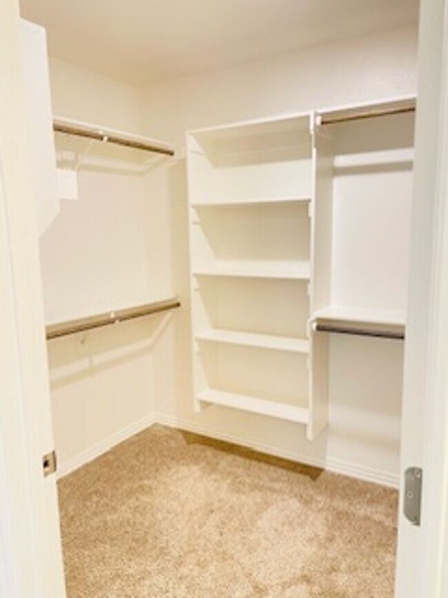 Foto del edificio - Beautiful 3 Bedroom 2 Bathroom Home