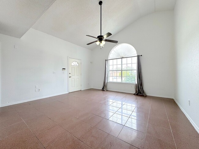 Building Photo - East El Paso 3 bed Refrig A/C
