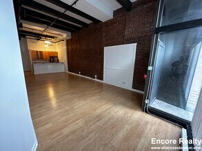 Building Photo - 254 Friend St