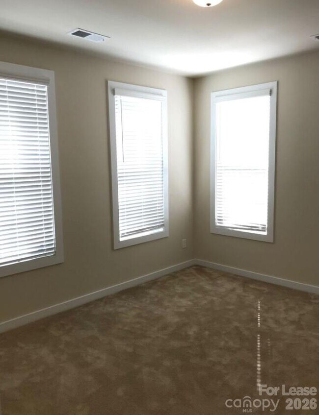 Building Photo - 1923 Winpole Ln