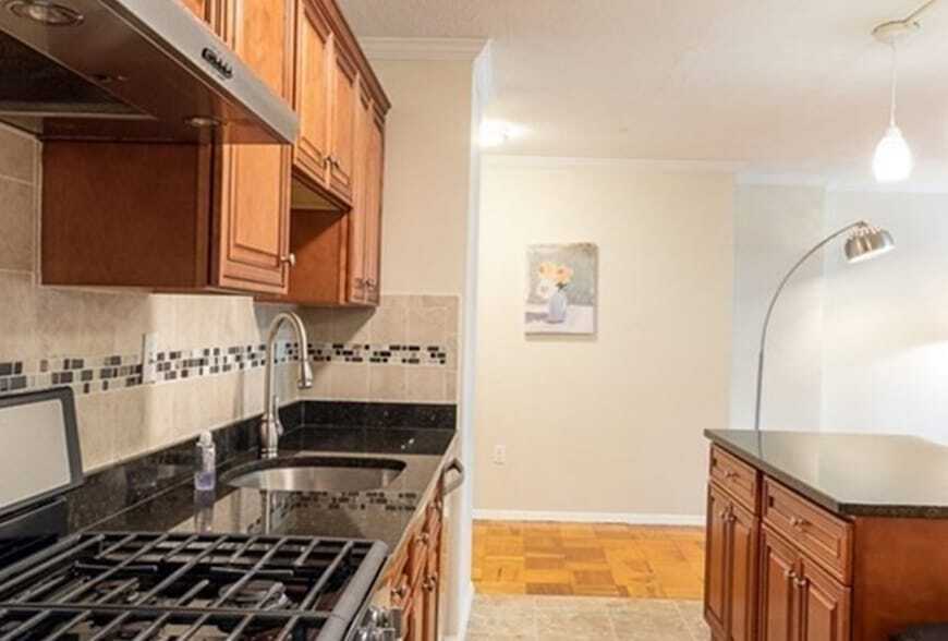 Primary Photo - 2 Hawthorne Pl
