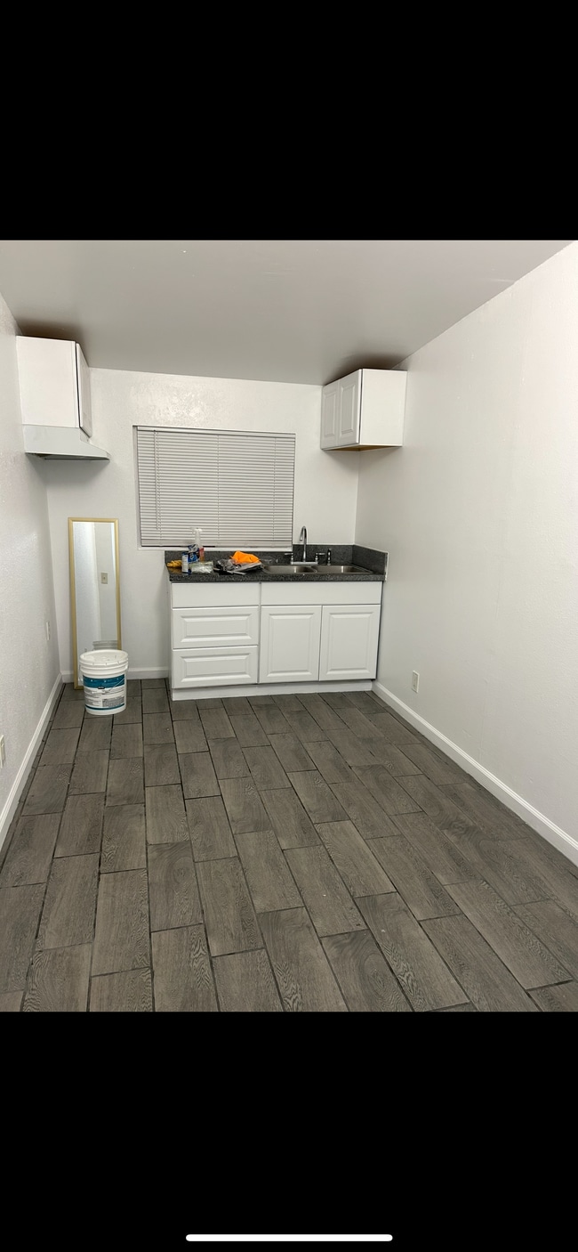 Kitchen. - 10962 Sampson Ave